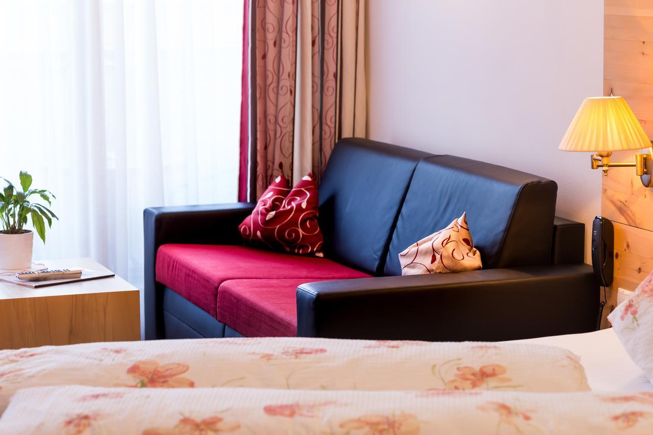 Hotel Restaurant Rosmarie フェルダーズ エクステリア 写真